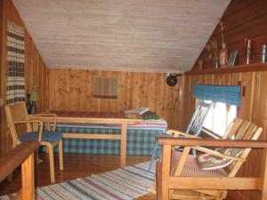 a room with a desk and chairs in a cabin at Sogn Gjestegard in Svarstad