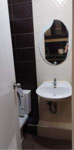 Koupelna v ubytování 2BR Condo free pool with wifi near Mall in Davao City