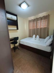 Postel nebo postele na pokoji v ubytování 2BR Condo free pool with wifi near Mall in Davao City