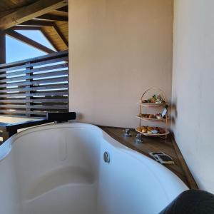 Снимка в галерията на Shiva Boutique Hotel - Praia do Rosa в Прайя-ду-Роза