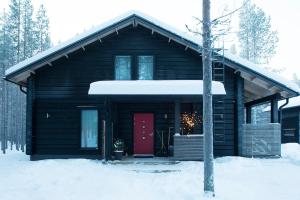 Log-house at Pyhätunturi ski resort. in de winter