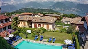 an aerial view of a house with a pool and chairs at Villa Quattro Stagioni in Colico