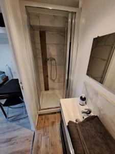a bathroom with a shower and a sink at BudgetBnb Studio centre ancien in Hyères