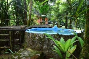 a hot tub in the middle of a forest at Pousada Portal Floresta Paraty in Paraty