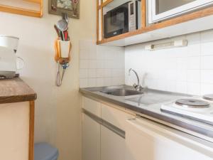 Zdjęcie z galerii obiektu Studio confortable aux pieds des pistes avec balcon - FR-1-267-214 w mieście Villarembert