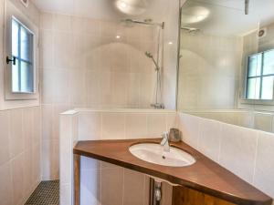 Ванная комната в Appartement Les Gets, 5 pièces, 12 personnes - FR-1-685-39