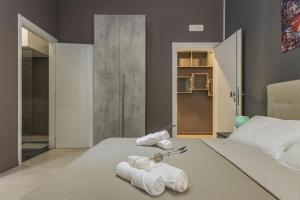 a bedroom with two towels on a bed at Moca Rooms in Bari