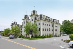 Gallery image of Bar Harbor Grand Hotel in Bar Harbor