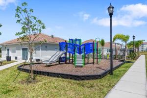 Area giochi per bambini di Upscale 1BR/1BA: Resort Vibes, City Edge, Bliss