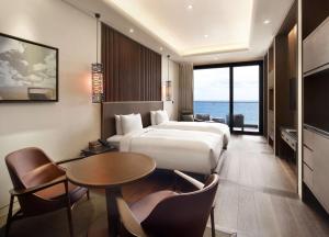 Postel nebo postele na pokoji v ubytování Ananti at Busan Cove