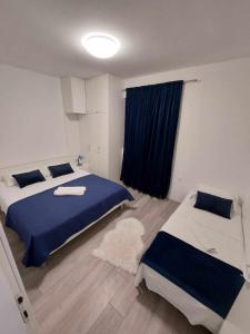 Posteľ alebo postele v izbe v ubytovaní Apartments with a parking space Kraj, Pasman - 335
