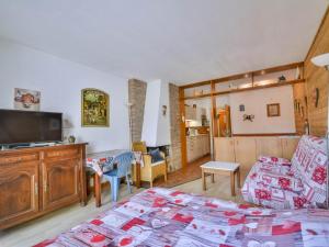 a living room with a bed and a tv at Studio Morzine, 1 pièce, 2 personnes - FR-1-684-51 in Morzine
