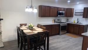 Köök või kööginurk majutusasutuses Entire cozy home