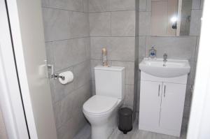 Ένα μπάνιο στο Watford Gemini - Thanet House, Nr Watford Metropolitan, M1,M25 +14 φωτογραφίες