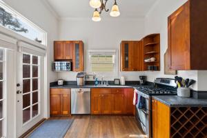a kitchen with wooden cabinets and a stove top oven at Hot Tub PRIME DWTN NAPA 3 bed 2 Bath in Napa