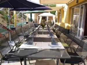 Reštaurácia alebo iné gastronomické zariadenie v ubytovaní Alt Baden Apartement
