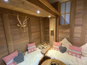 Postel nebo postele na pokoji v ubytování Azuria Schwarzwald Loft