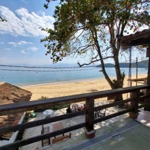 a view of the beach from the balcony of a house at Espaço Villa Ará in Praia de Araçatiba +98 photos