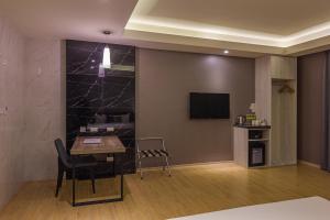 Kuchyň nebo kuchyňský kout v ubytování CHECK inn New Taipei LuZhou