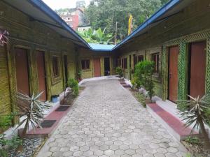 a courtyard of a building with a walkway at Hotel new bamboo palace in Gorkhā
