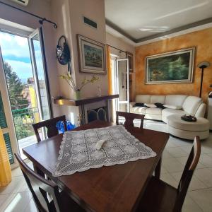 TV a/nebo společenská místnost v ubytování Casa Orchidea a La Spezia