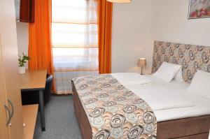Postel nebo postele na pokoji v ubytování Hotel Torwirt