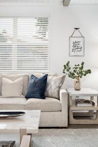 Χώρος καθιστικού στο The Ocean View Retreat / Luxury just 1 mile from Bethany Beach!
