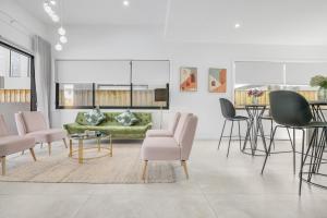 Fotografie z fotogalerie ubytování Luxurious Lakeside Oasis v destinaci Morisset East