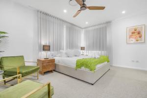 Fotografie z fotogalerie ubytování Luxurious Lakeside Oasis v destinaci Morisset East