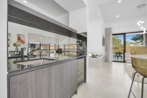 Fotografie z fotogalerie ubytování Luxurious Lakeside Oasis v destinaci Morisset East + 37 fotografií