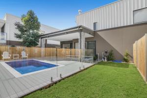 Fotografie z fotogalerie ubytování Luxurious Lakeside Oasis v destinaci Morisset East