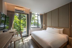 เตียงในห้องที่ SHAN Villas Sukhumvit