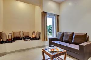 Χώρος καθιστικού στο StayVista's Tryst with Valleys - Hill-View Villa with Private Pool, Jacuzzi & Games Room +30 φωτογραφίες