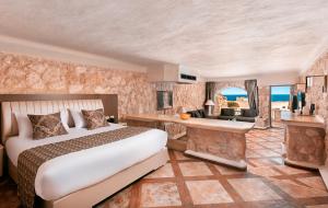 Postel nebo postele na pokoji v ubytování Pickalbatros Citadel Resort Sahl Hasheesh