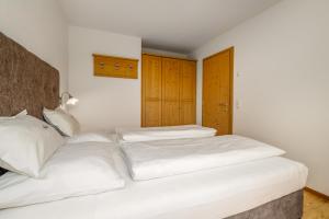 A bed or beds in a room at Ferienwohnung Mair am Bach