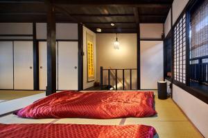 Letto o letti in una camera di おやど紀伊国屋 丸山町 庭