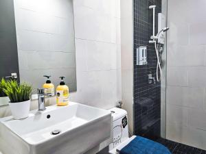 Beacon Executive Suites by NGN的一间浴室