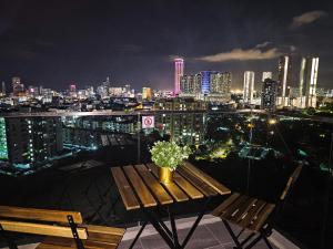 Beacon Executive Suites by NGN的阳台或露台