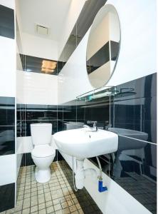 a bathroom with a sink and a toilet and a mirror at OYO 428 Hope Hotel in Johor Bahru
