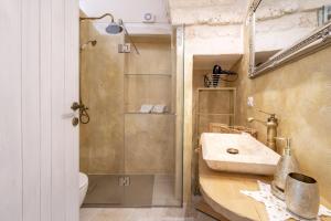 a bathroom with a shower and a sink and a toilet at Suite Cavour 30 in Ostuni