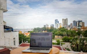 Nespecifikovaný výhled na destinaci Phnompenh nebo výhled na město při pohledu z penzionu