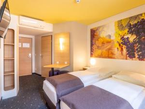 Postel nebo postele na pokoji v ubytování B&B Hotel Heilbronn