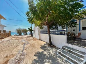 The surrounding neighborhood or a neighborhood close to the holiday home