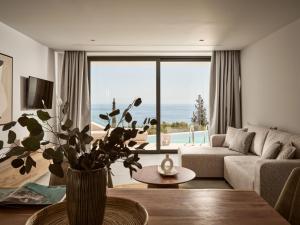 Posezení v ubytování The Sall Suites Complex B - Iconic Sea Views, by ZanteWize