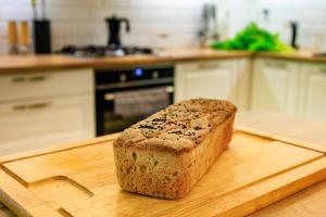 a loaf of bread on a cutting board in a kitchen at Zielona Zagroda Agnieszka Połeć in Poświętne