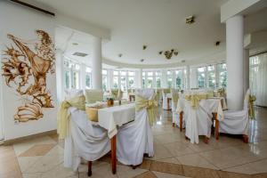 A restaurant or other place to eat at Hotel Venus