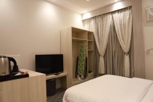 a hotel room with a bed and a television at فندق المساء in Abha