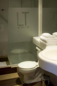 Un baño de Hotel Las Terrazas Business