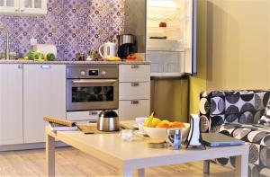 a kitchen with a table with a bowl of fruit on it at Apartament Garbary22 in Bydgoszcz