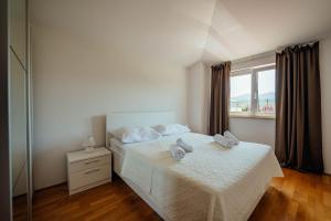 Postel nebo postele na pokoji v ubytování Villa Latica + 37 fotografií